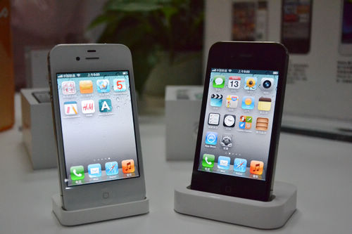 iphone4s開售，青島iphone4s真機實拍，銷售員介紹iphone4s套餐及辦理方法