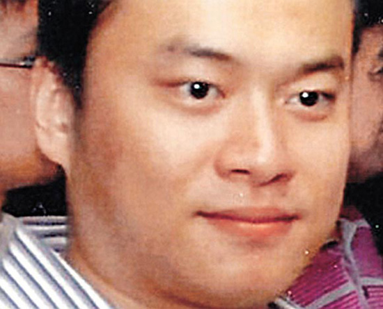 在新加坡撞車的限量版法拉利，車主為四川富豪馬馳，其妻子為四川電視臺前新聞主播何婷婷