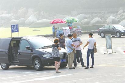 青島嶗山景區(qū)怨聲載道 特權車隨意進三無產(chǎn)品充山貨