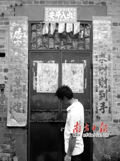 陳啟日的出租屋已是人去房空。李書龍 攝