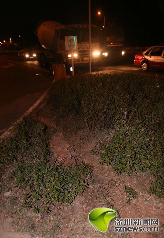 深圳鬧市泥頭車(chē)沖上安全島 致3死3傷