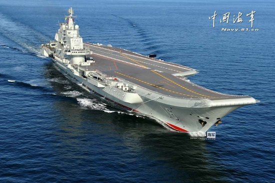 中國艦載機(jī)首次在航母遼寧艦上起降 現(xiàn)場(chǎng)震撼