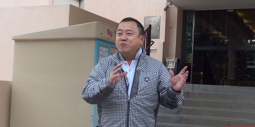 曾志偉面對媒體。