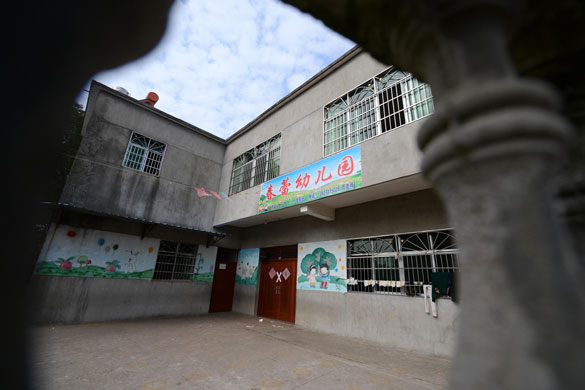 涉事的貴溪市濱江鎮(zhèn)春蕾幼兒園被關(guān)停（2012年12月25日攝）。 攝影：新華社記者 周科