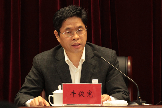    市委常委、常務副市長?？棾鱿瘯h并講話