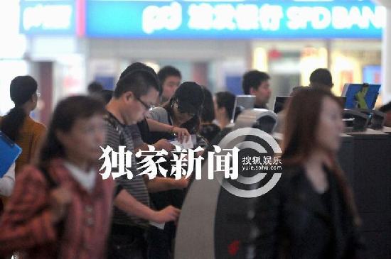 湯唯疑似男友曝光：滿(mǎn)面胡須 似張震