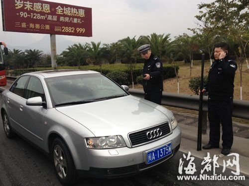 歹徒開著豪車，在高速上被警方截停