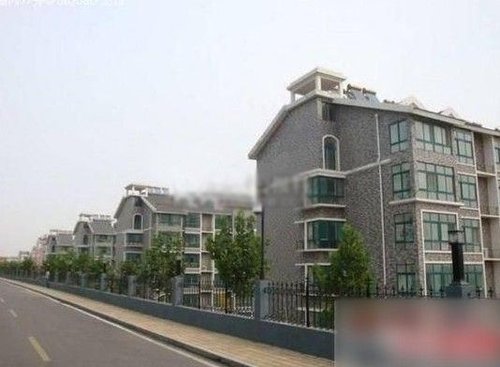濟(jì)南歷城原公安局長(zhǎng)曝?fù)?6棟樓被稱(chēng)“房祖宗”
