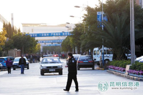 事發(fā)廠區(qū)警車(chē)出入頻繁