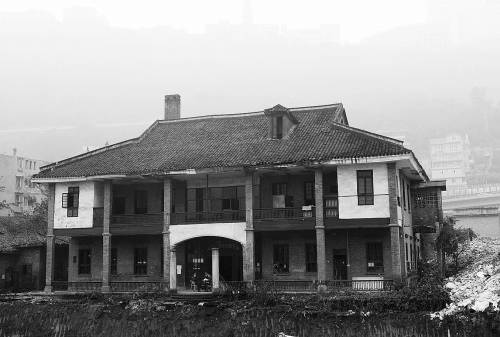2009年2月3日，重慶渝中區(qū)李子壩，劉湘公館成“孤島”。陳慶/CFP