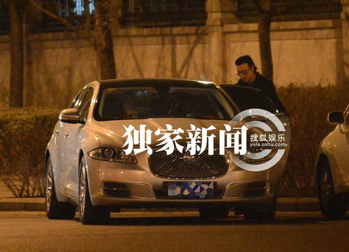 追星：汪峰攜美女豪車(chē)密會(huì)似車(chē)震 童謠似戀黃渤潮裝出街